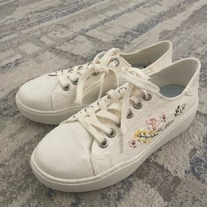 Floral Embroidered White Canvas Sneakers